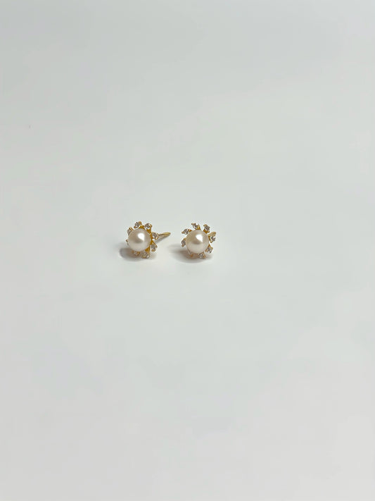 Zirconia pearl stud earrings