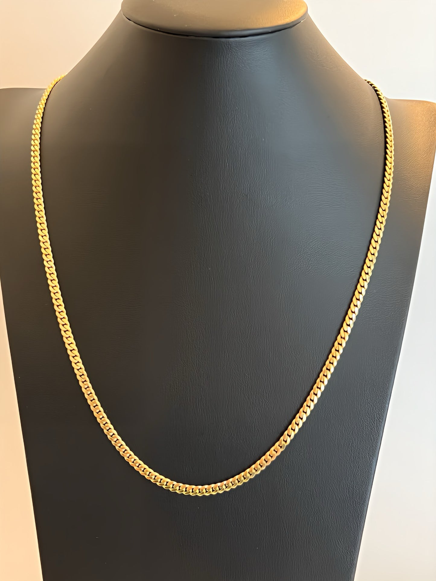 Men’s Cuban chain necklace