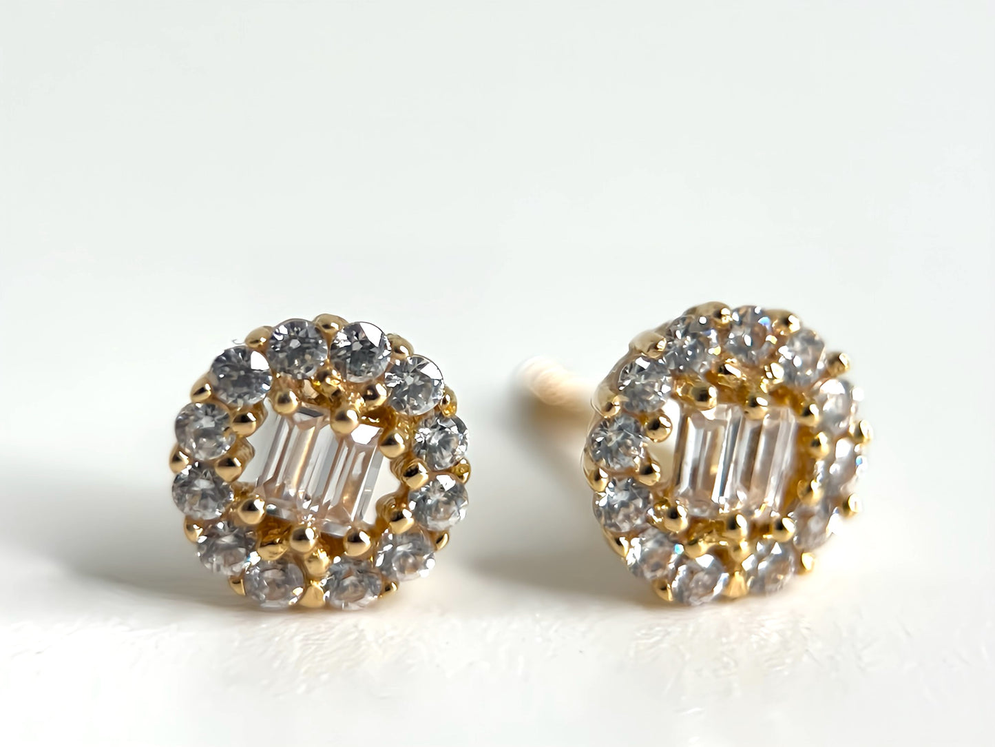 Zirconia round frame stud earrings