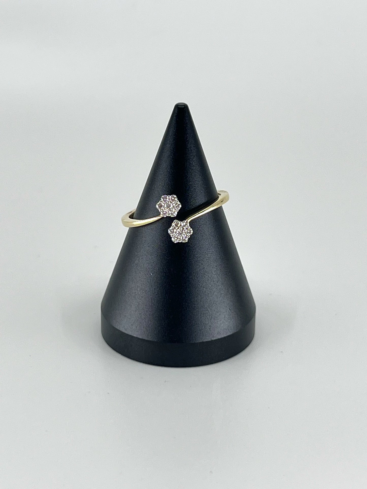 Diamond flower ring